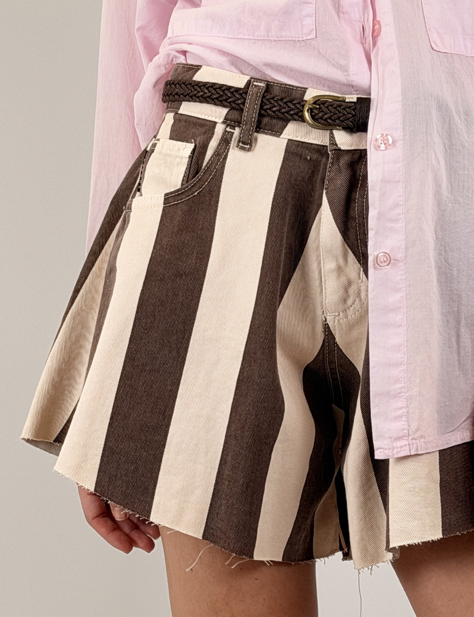 Short farfalla riga