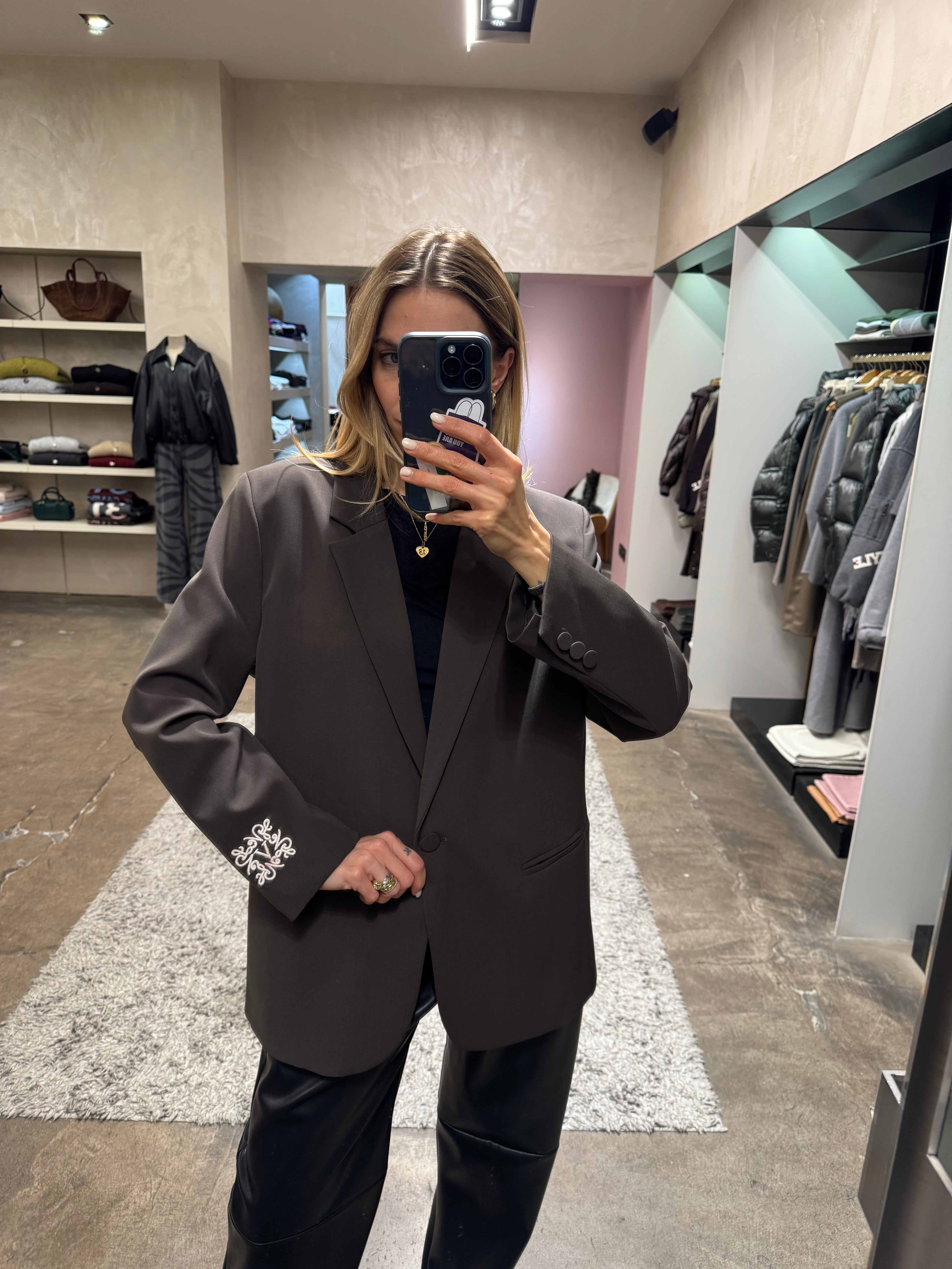 Giacca con manica ricamata