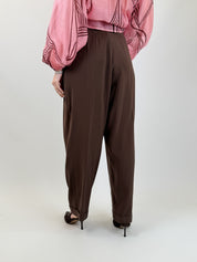 Pantalone ampio con pinces