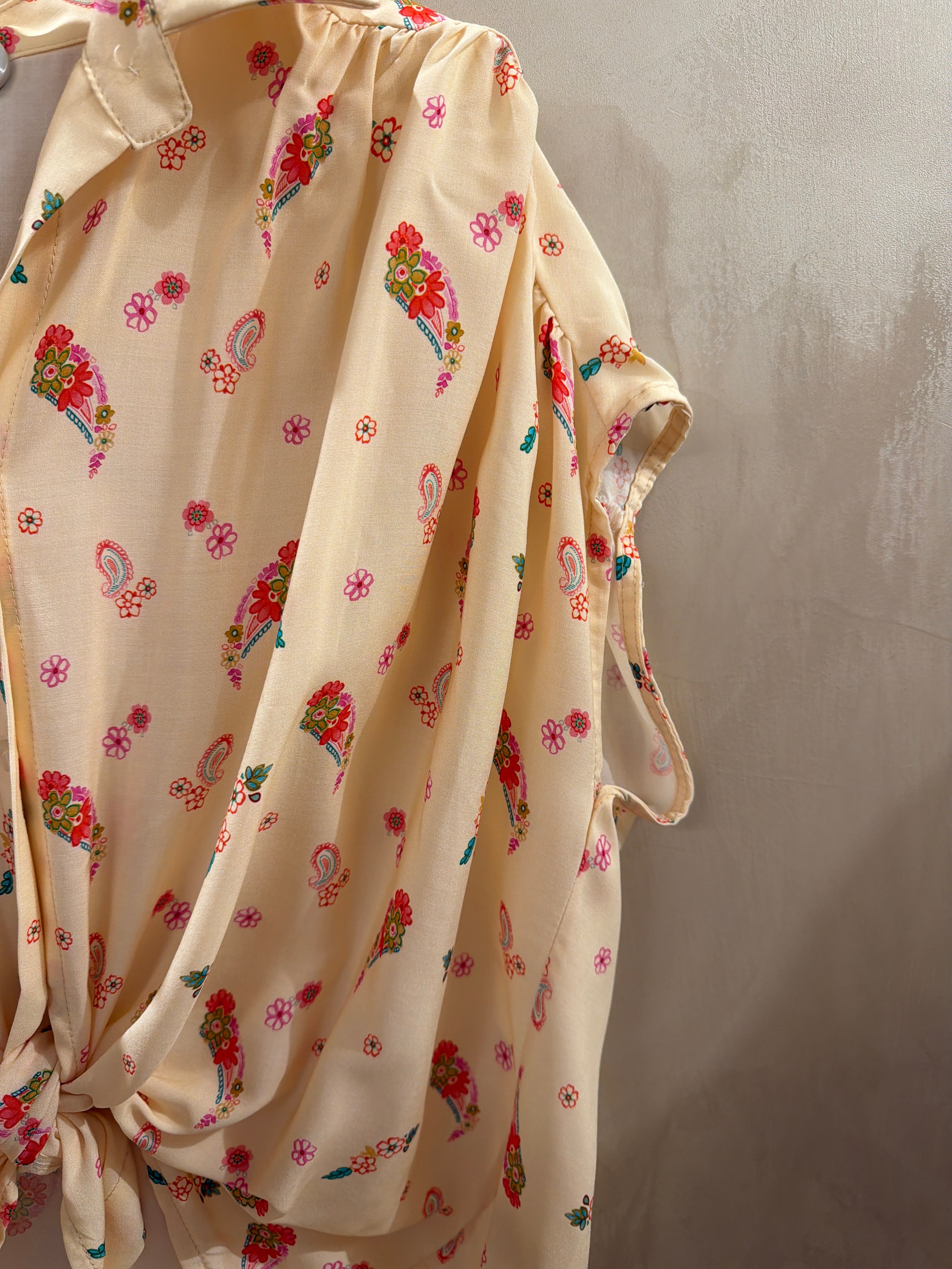 Camicia fantasia con nodo