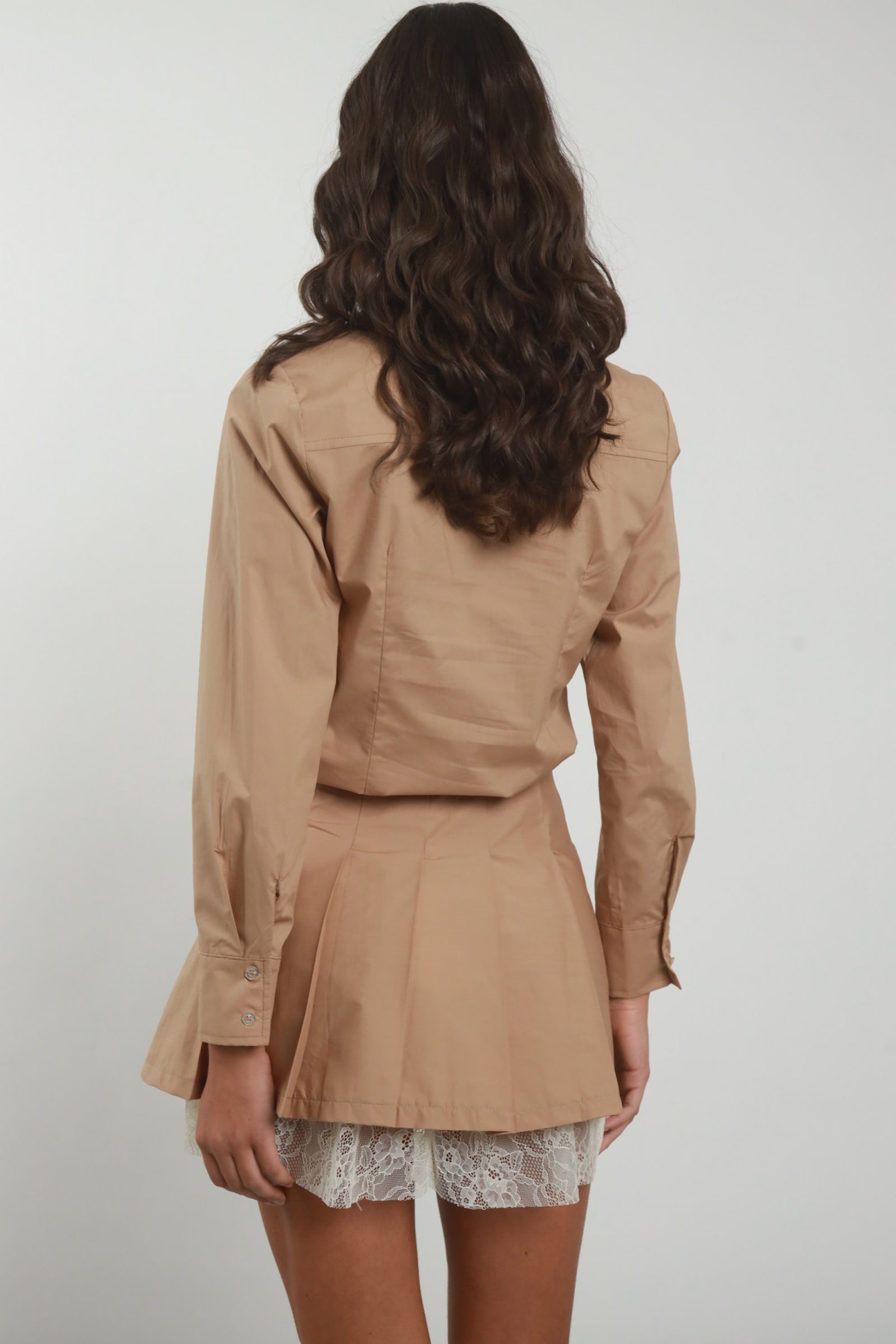 Camicia con tasca a puntale
