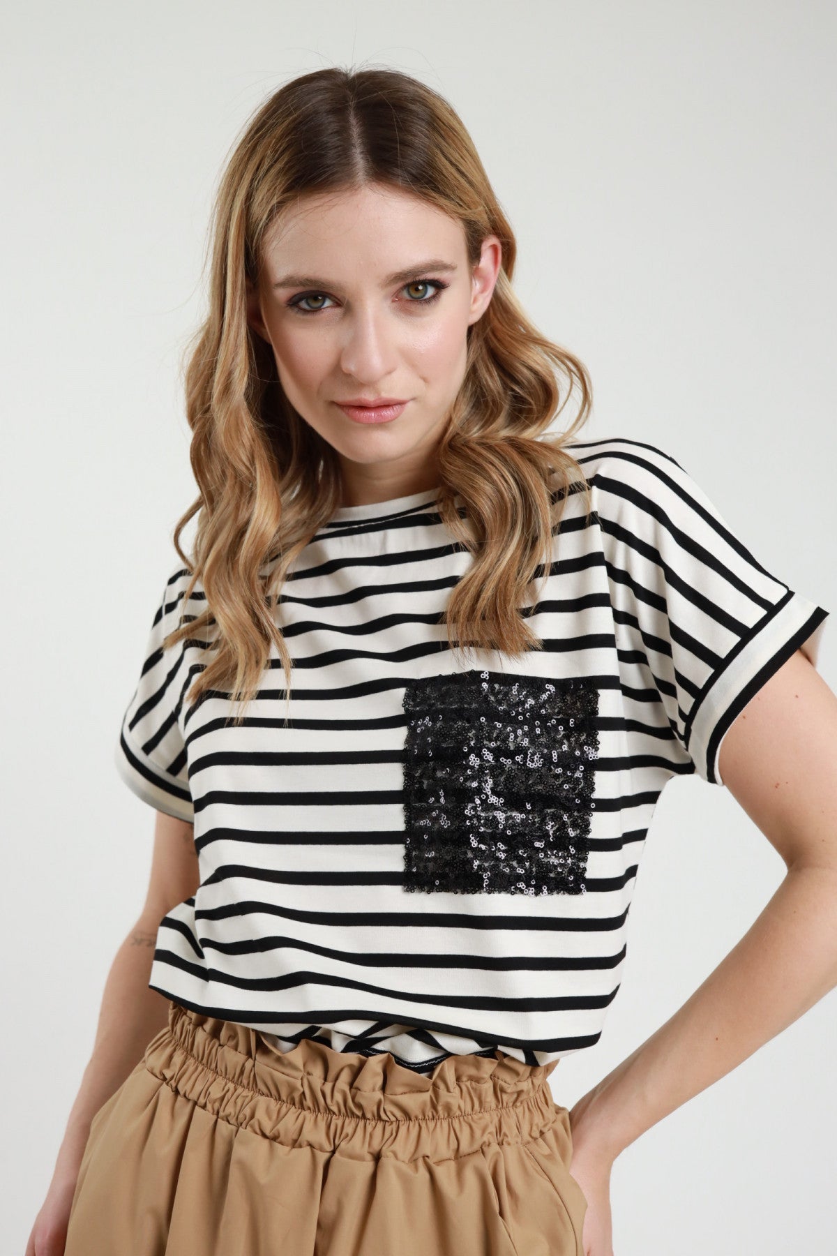 T-shirt righe tasca paillettes