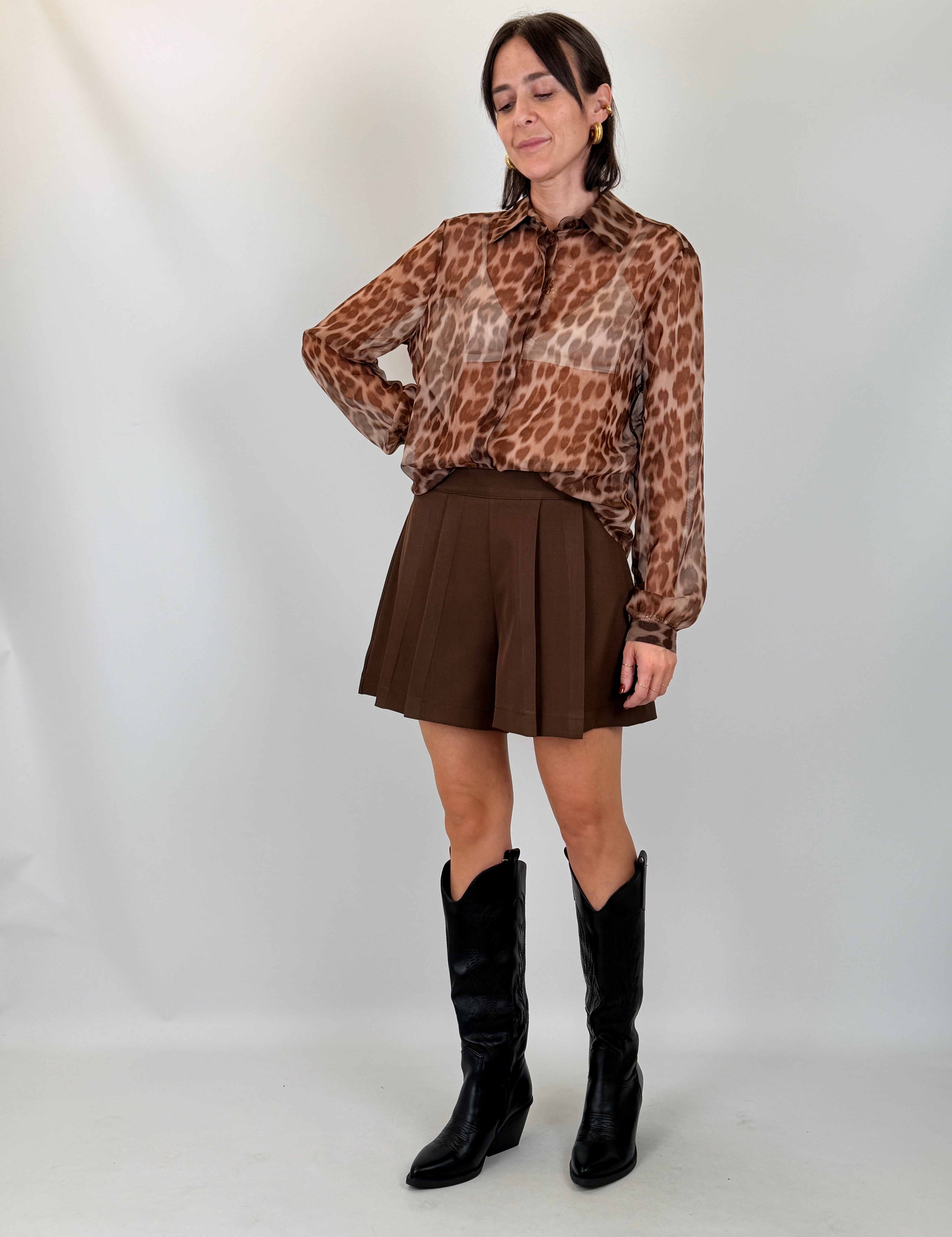 Short con pieghe
