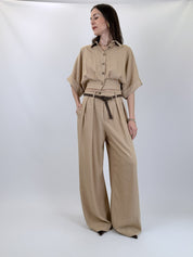 Pantalone ampio con pinces