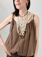 Top mussola crochet e collana