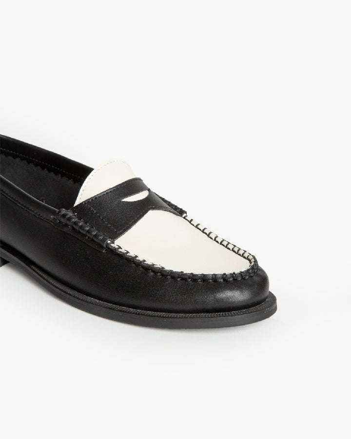 Mocassino penny loafer da donna con tomaia nera e vaschetta bianca, suola con tacco modellato, brand corina, articolo m5155
