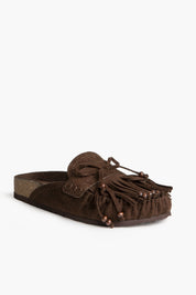 sabot da donna effetto suede con frange e perline, colore marrone
