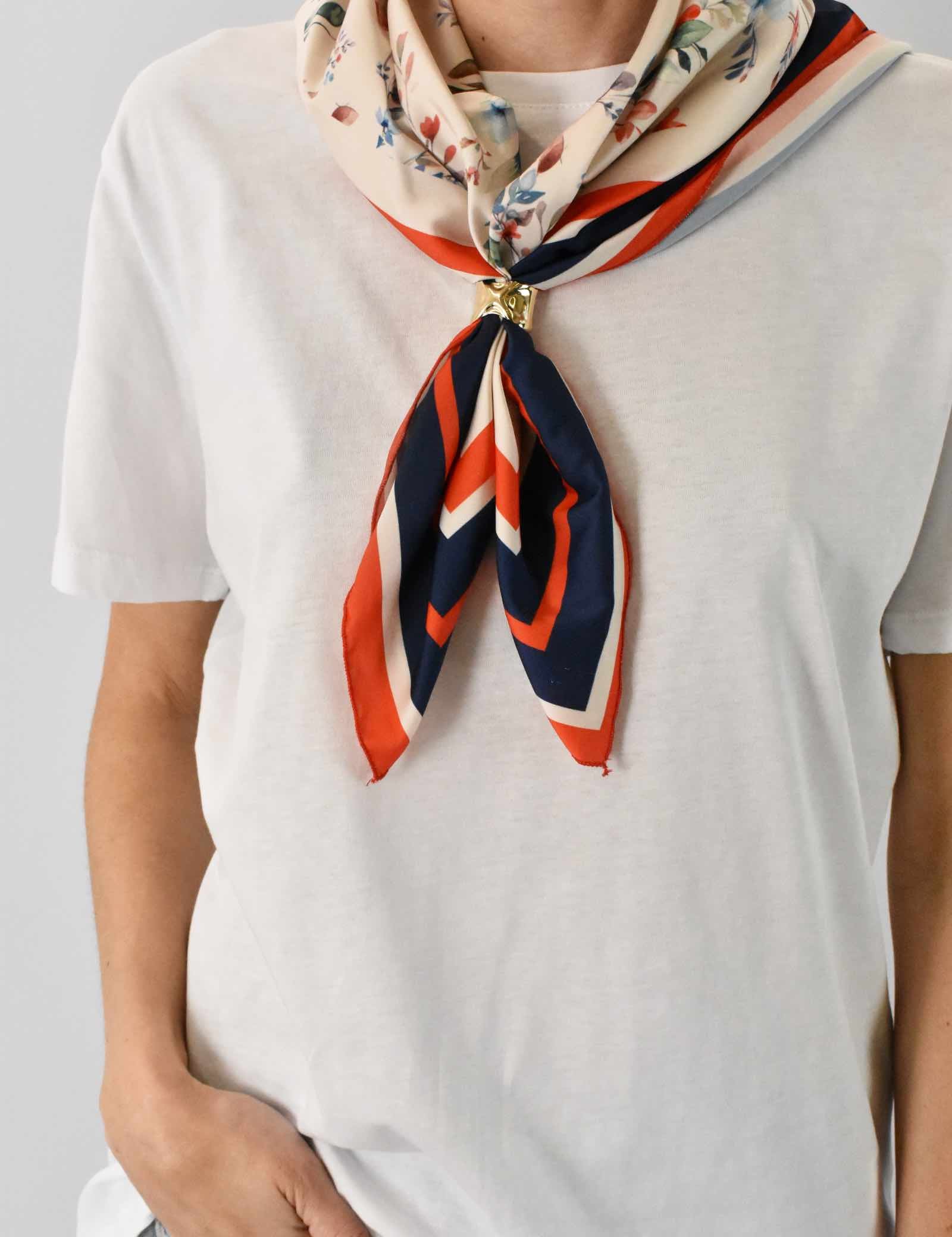T-shirt foulard
