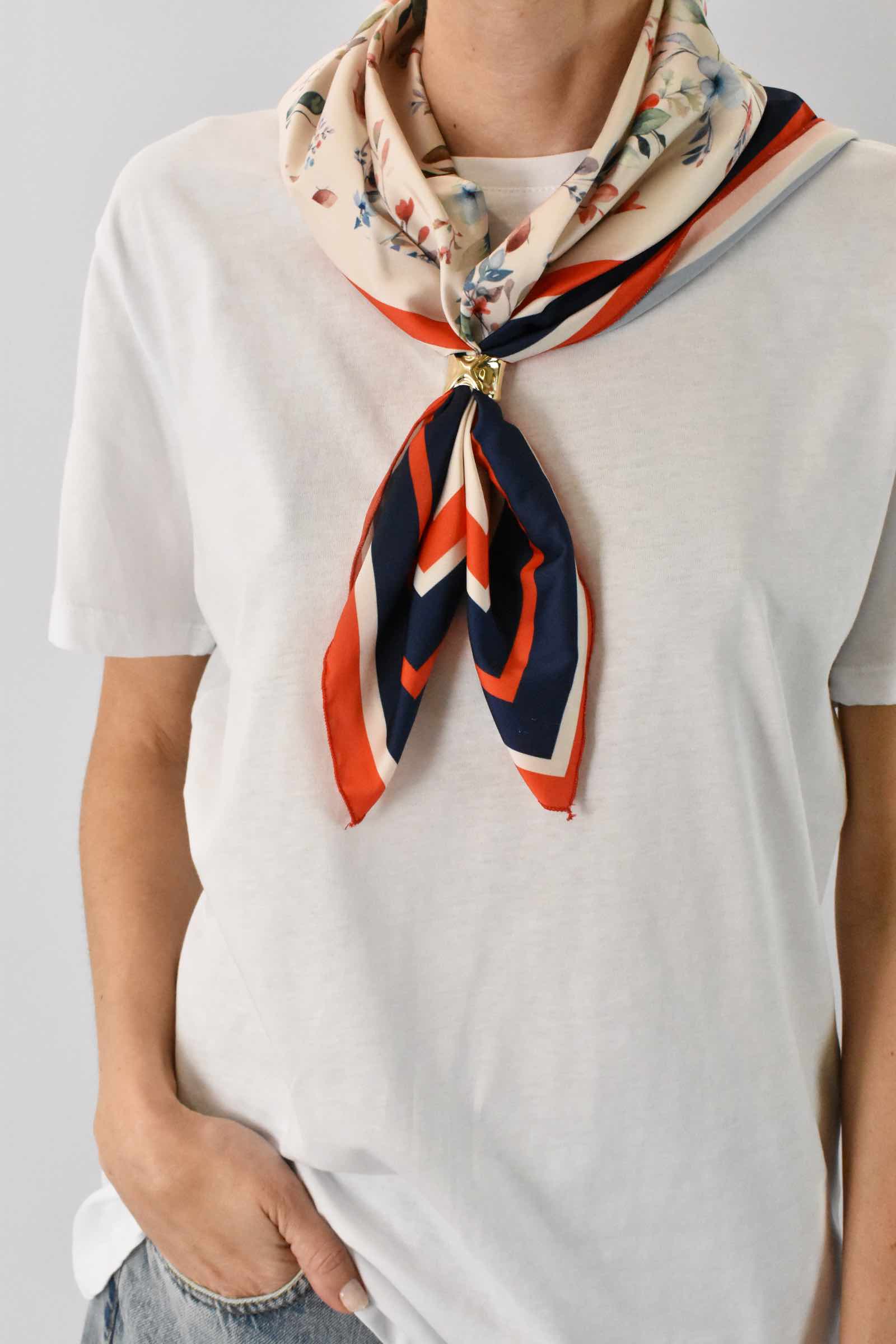 T-shirt foulard