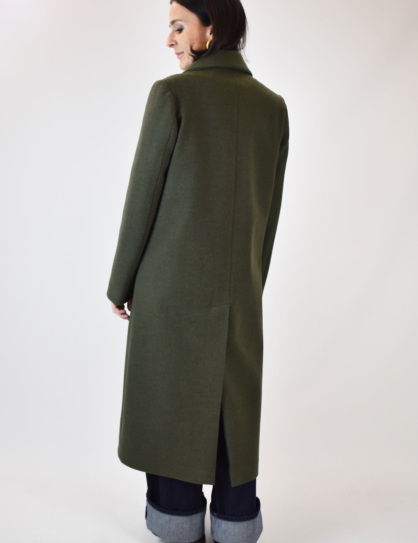 Foto indossata di schiena di cappotto lungo di vicolo verde, cappotto di vicolo modello TF1796