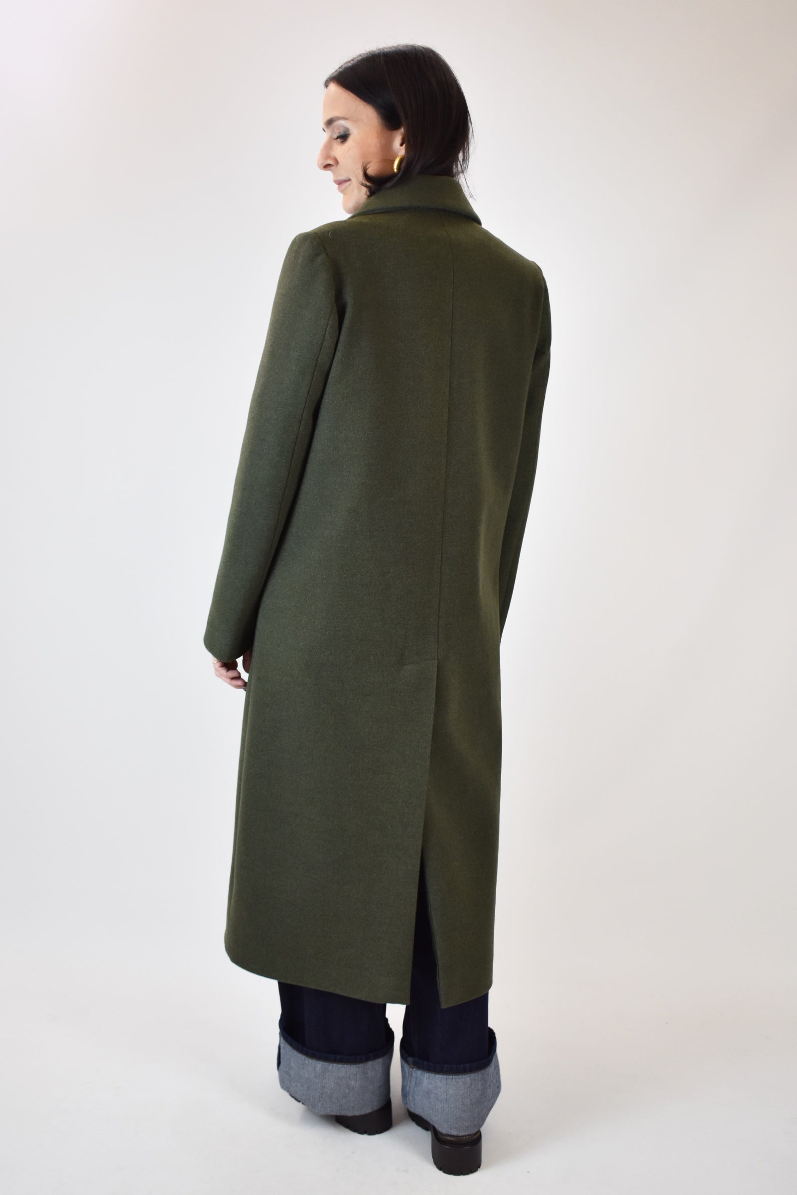 Foto indossata di schiena di cappotto lungo di vicolo verde, cappotto di vicolo modello TF1796