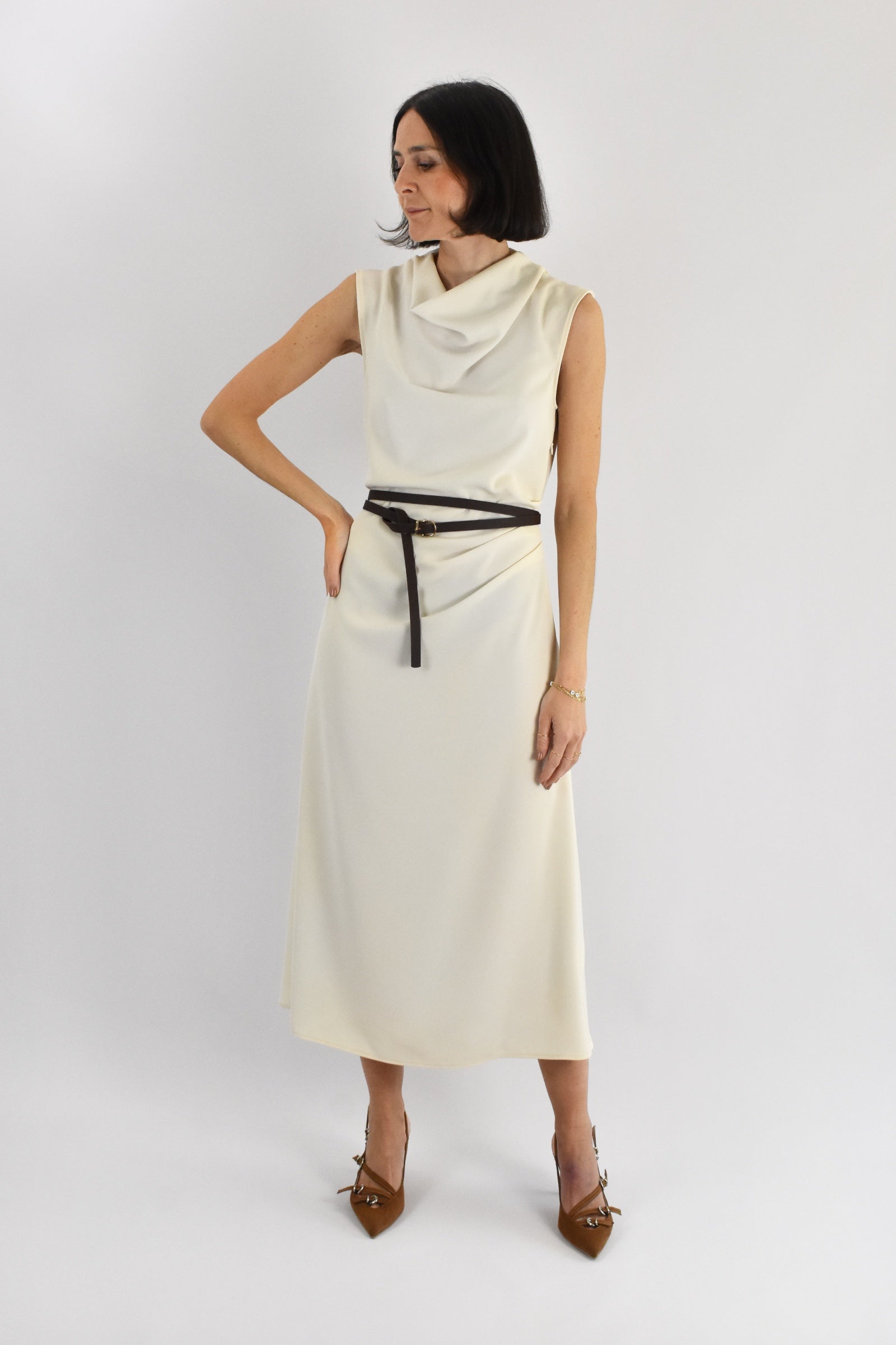 Abito midi con cintura