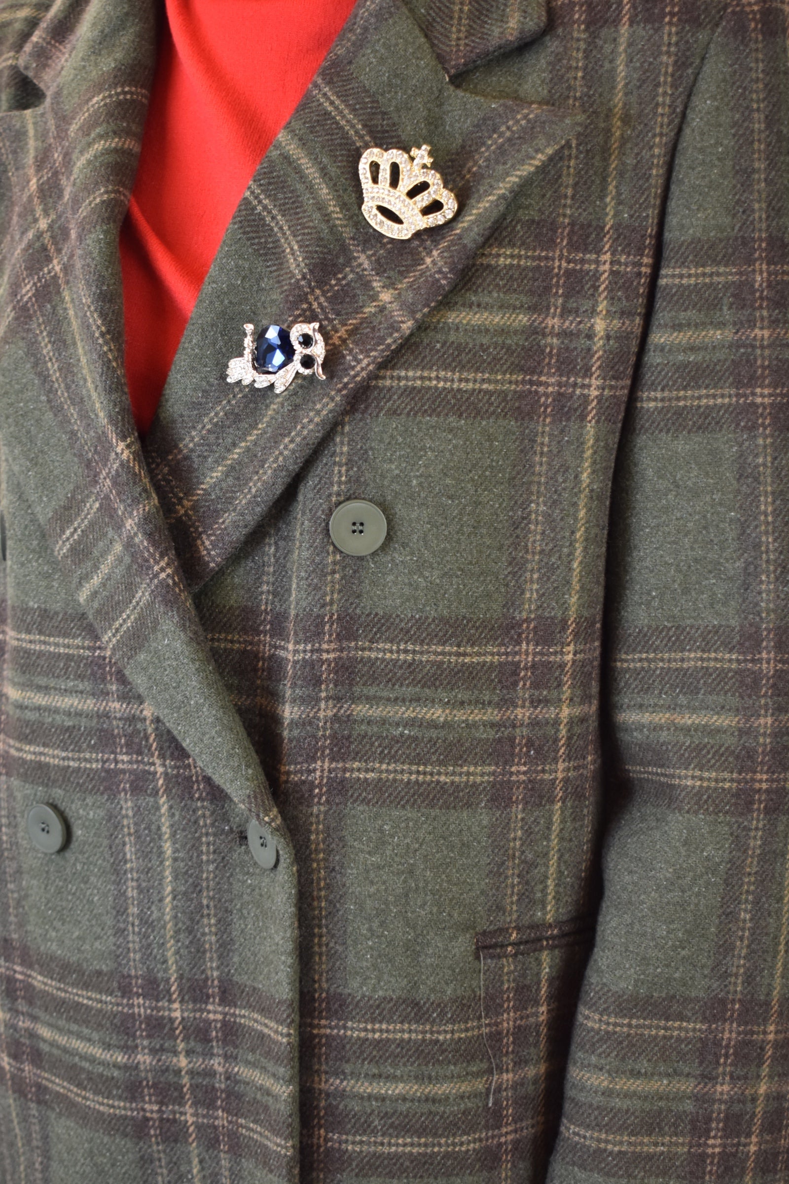 Giacca a quadri con spille