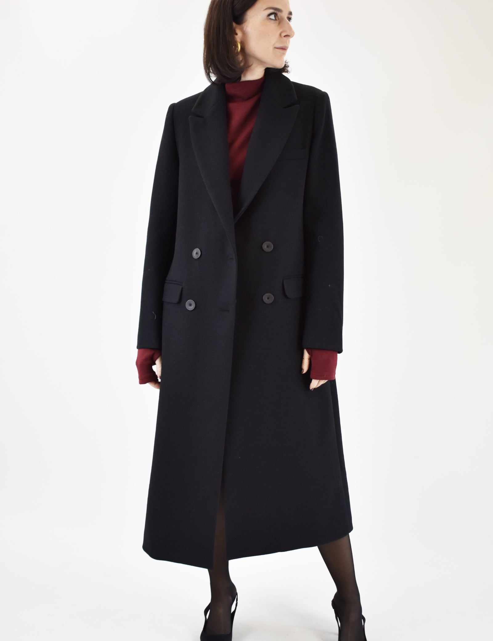 Foto indossata frontale di cappotto lungo di vicolo nero, cappotto di vicolo modello TF1796