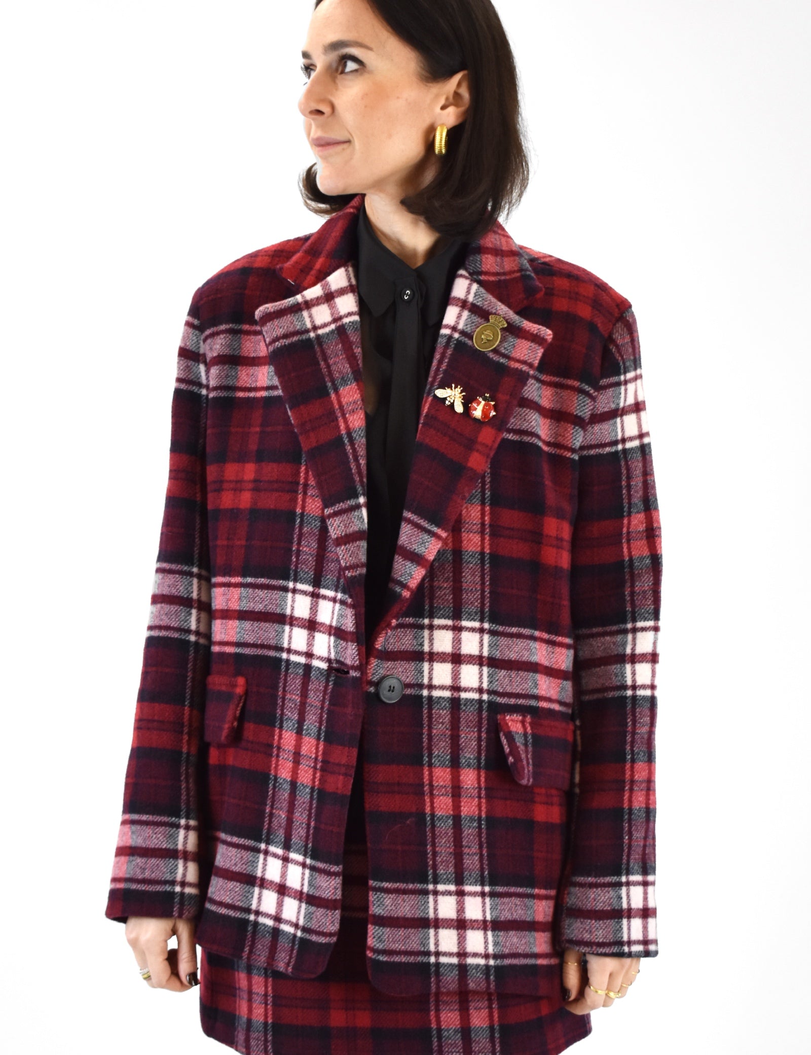 foto indossata frontale di giacca in lana a quadri tartan, giacca quadri tartan rosso di HaveOne, modello JMA-P149