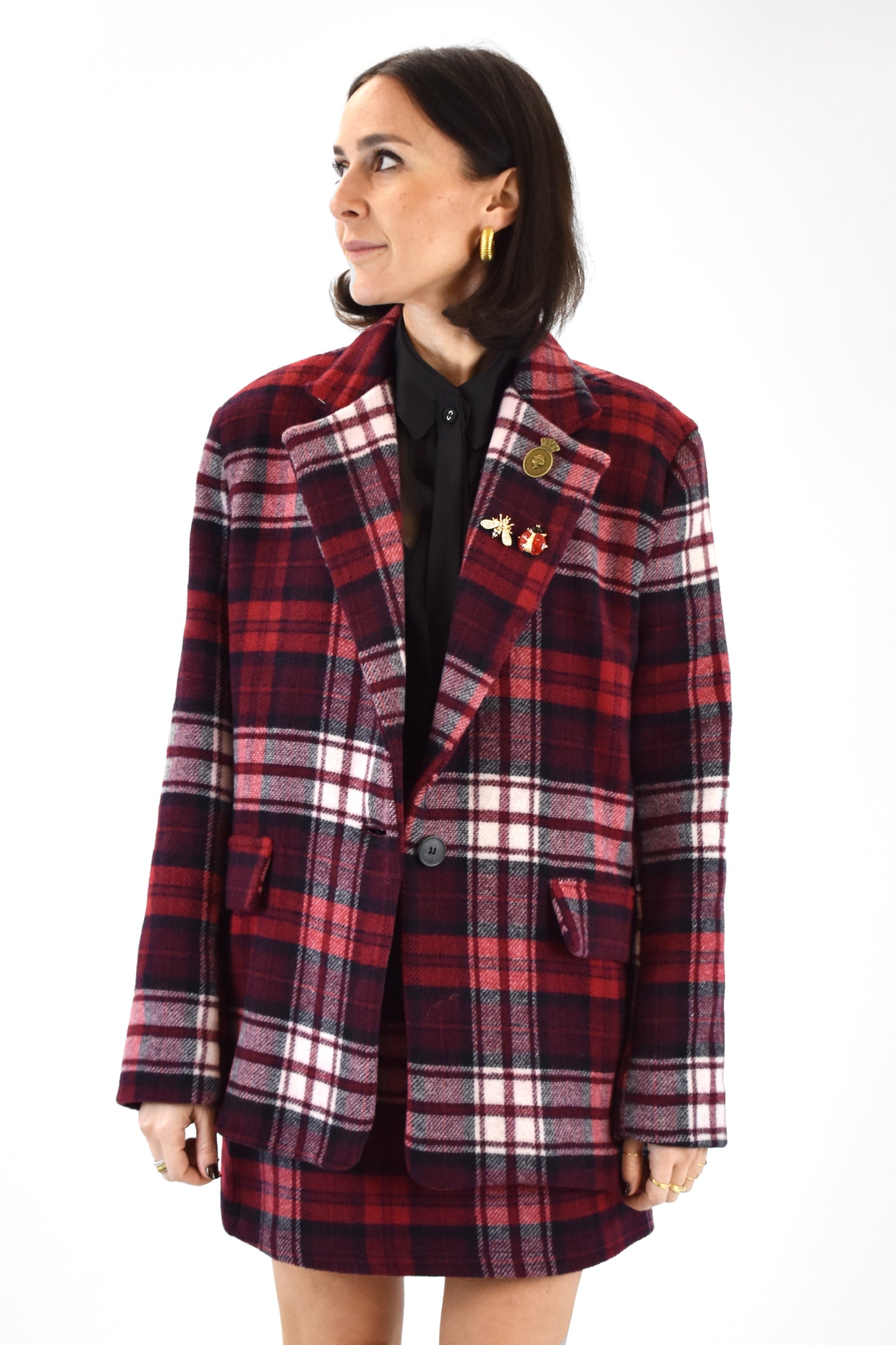 foto indossata frontale di giacca in lana a quadri tartan, giacca quadri tartan rosso di HaveOne, modello JMA-P149