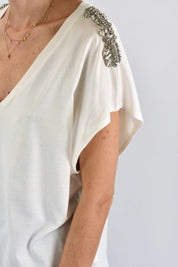 T-shirt V gioielli spalle