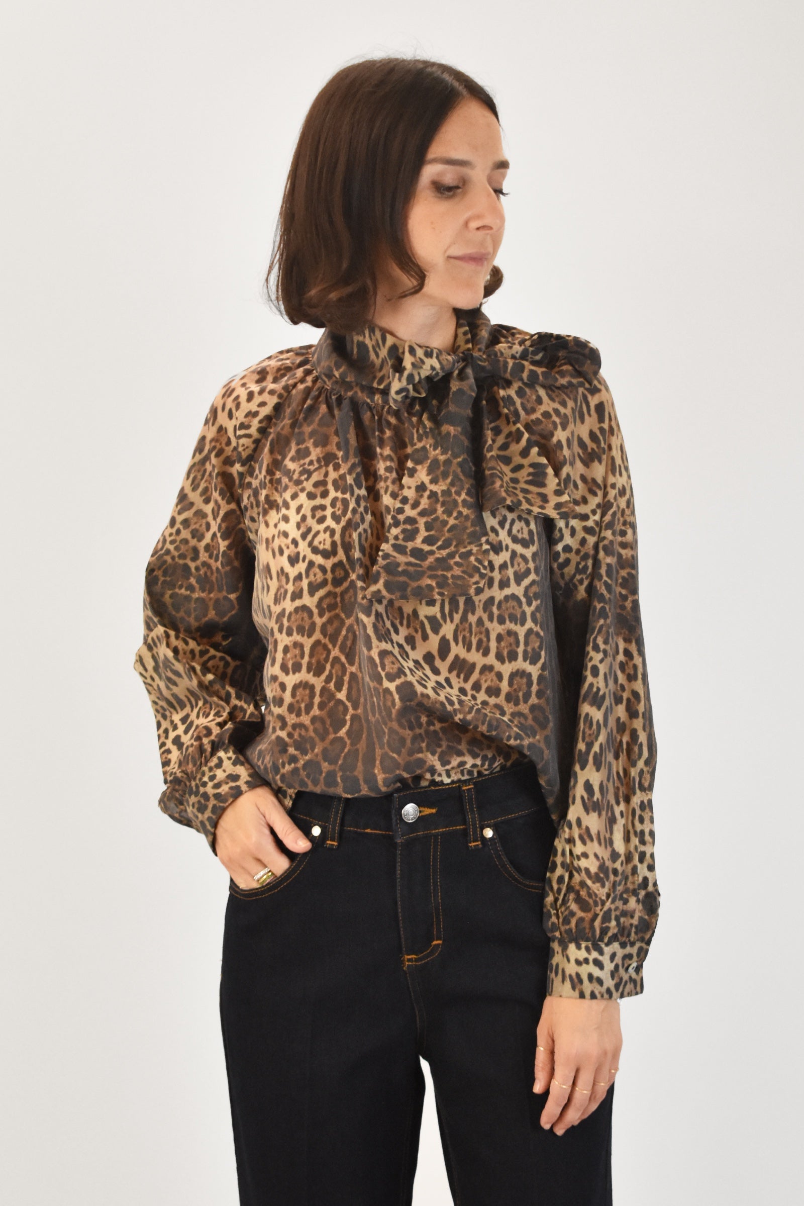 Camicia maculata con fiocco