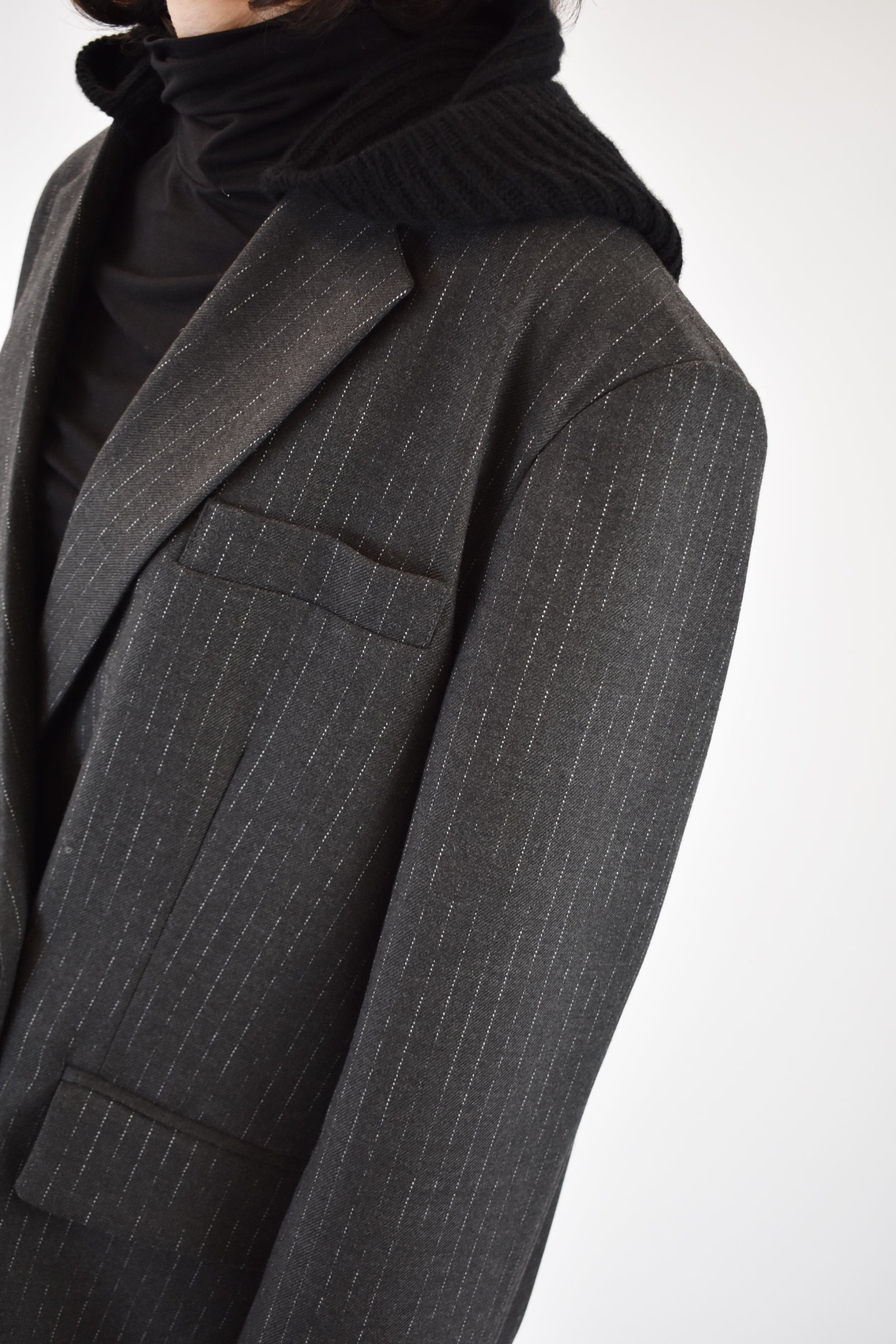 Giacca gessata con cappuccio