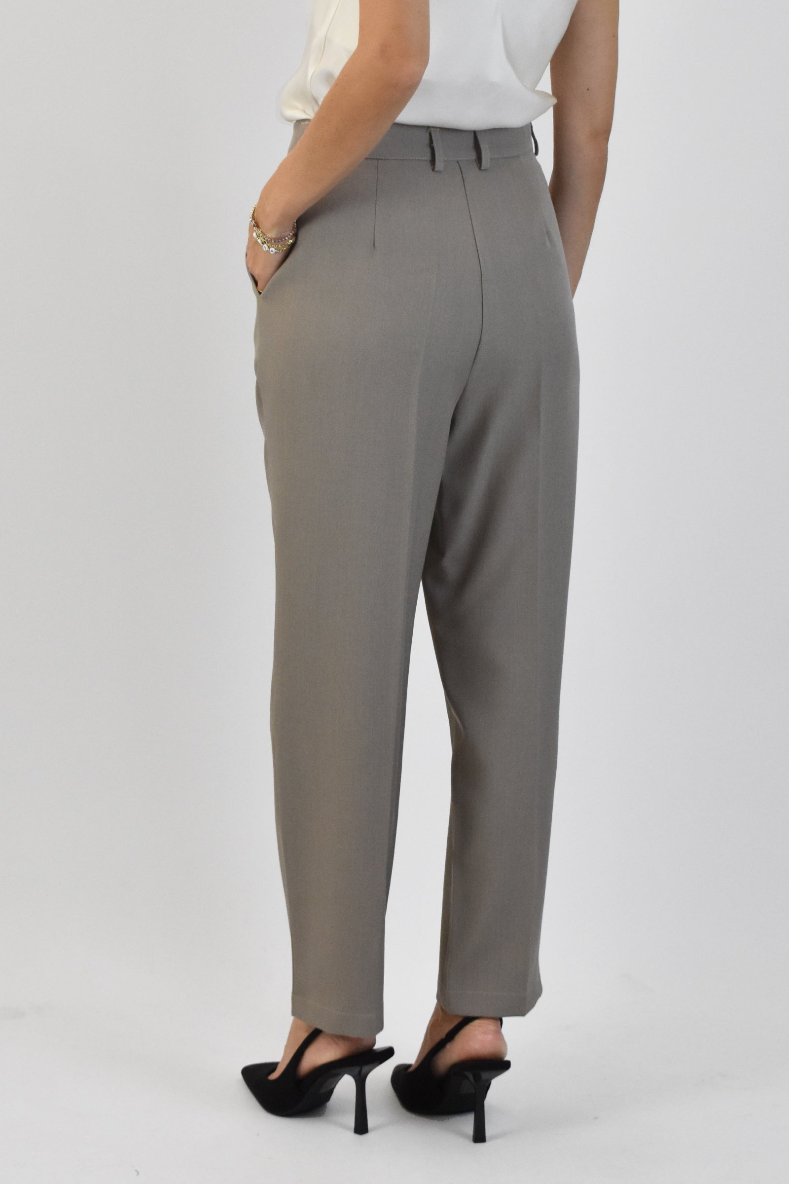 Pantalone sigaretta con piega