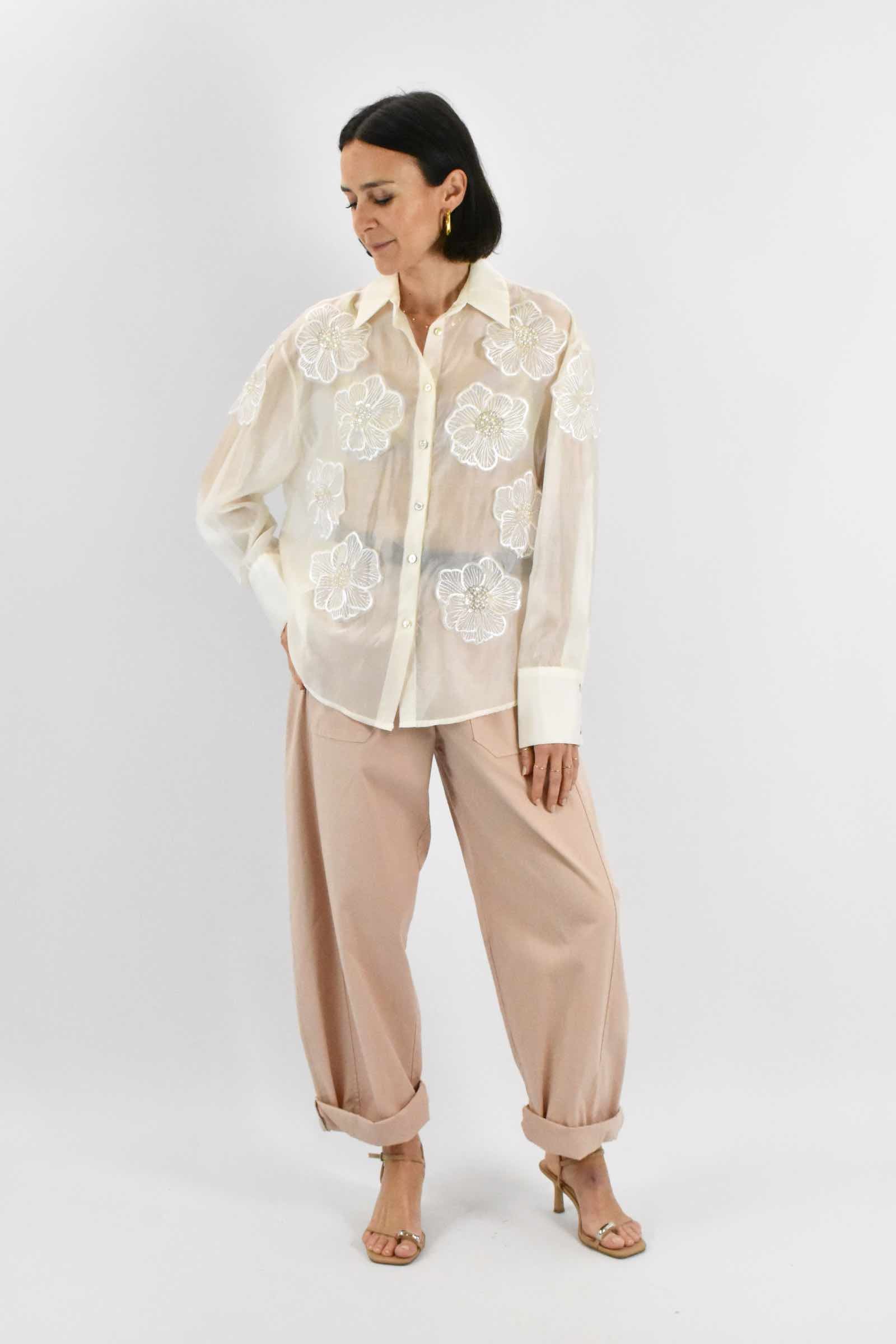 Camicia fiori applicati