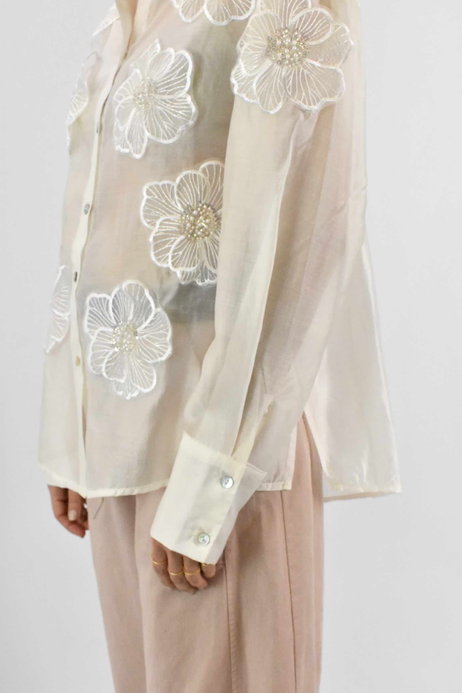 Camicia fiori applicati