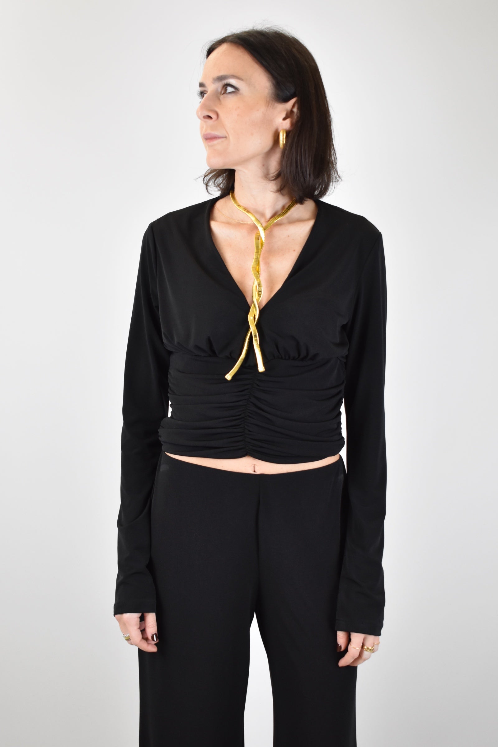 Top con collana snake