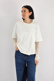 T-shirt con manica in pizzo
