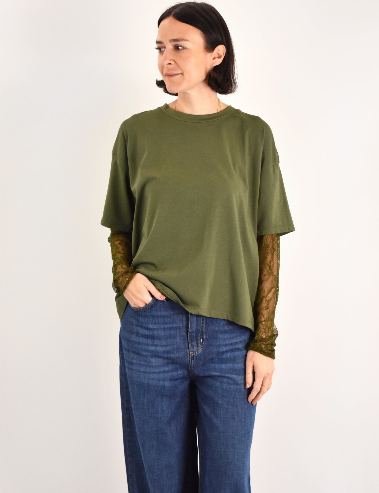 T-shirt con manica in pizzo