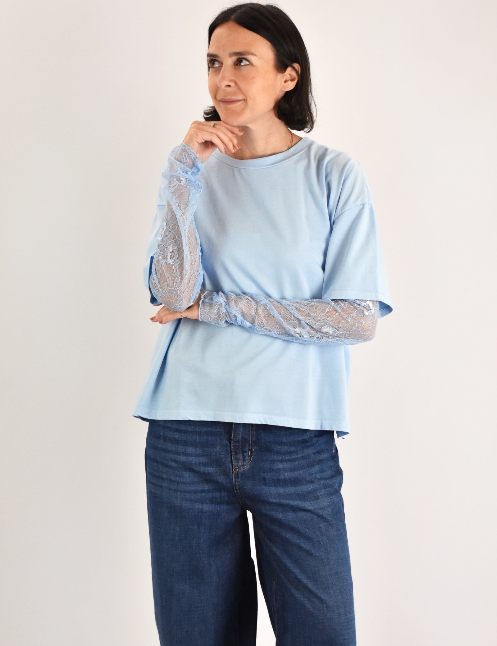 T-shirt con manica in pizzo