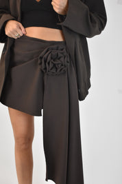 Shorts con rosa e drappeggio