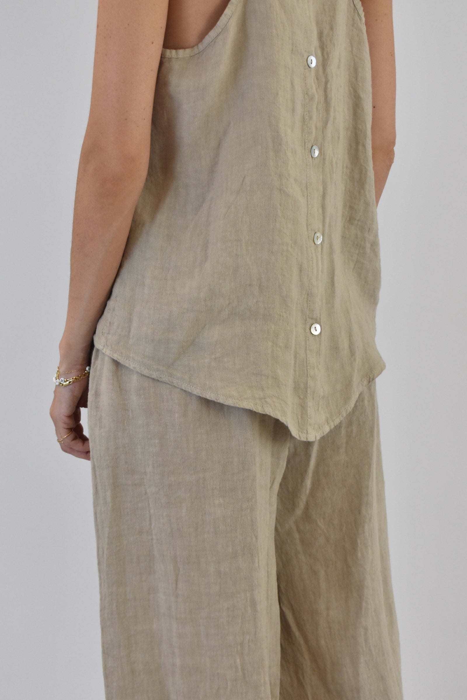 Top bottoni schiena lino
