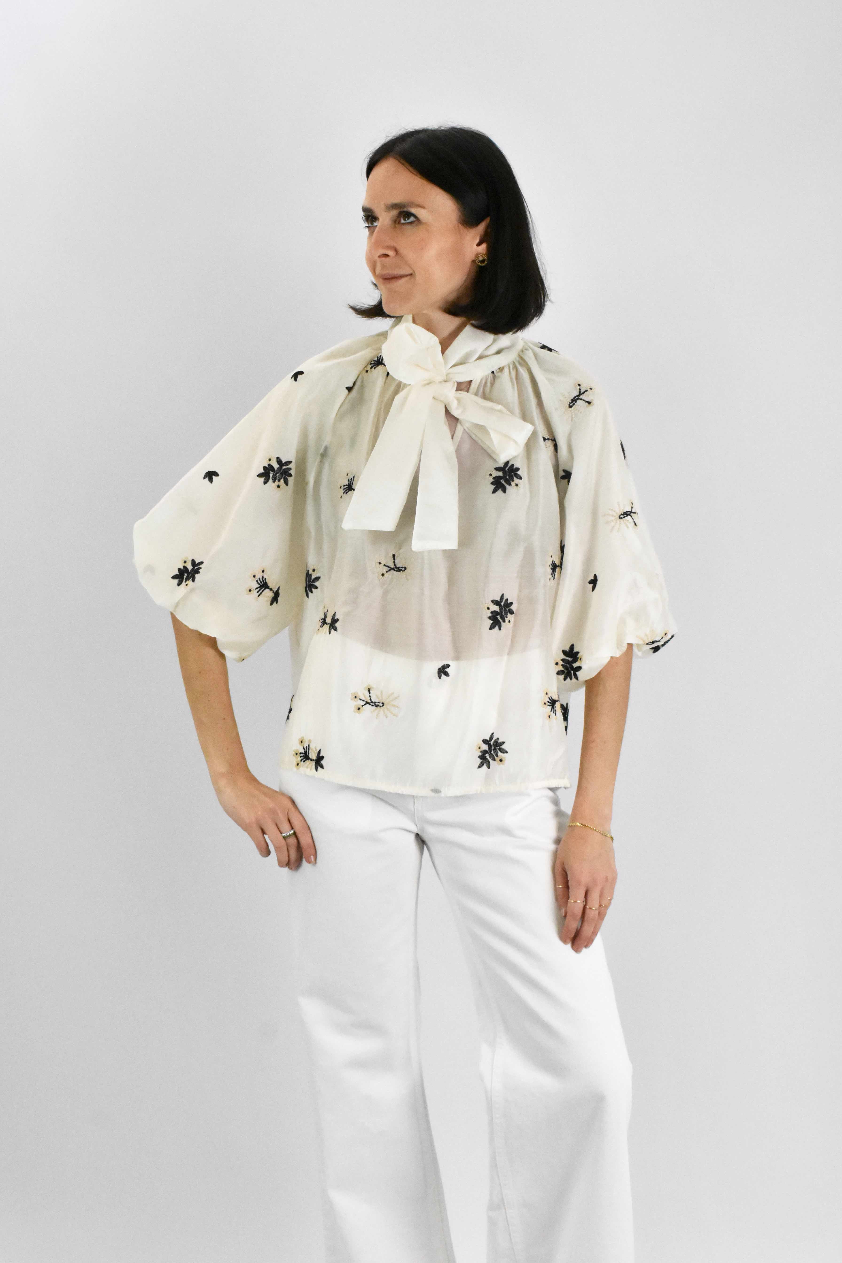 Blusa ricamata