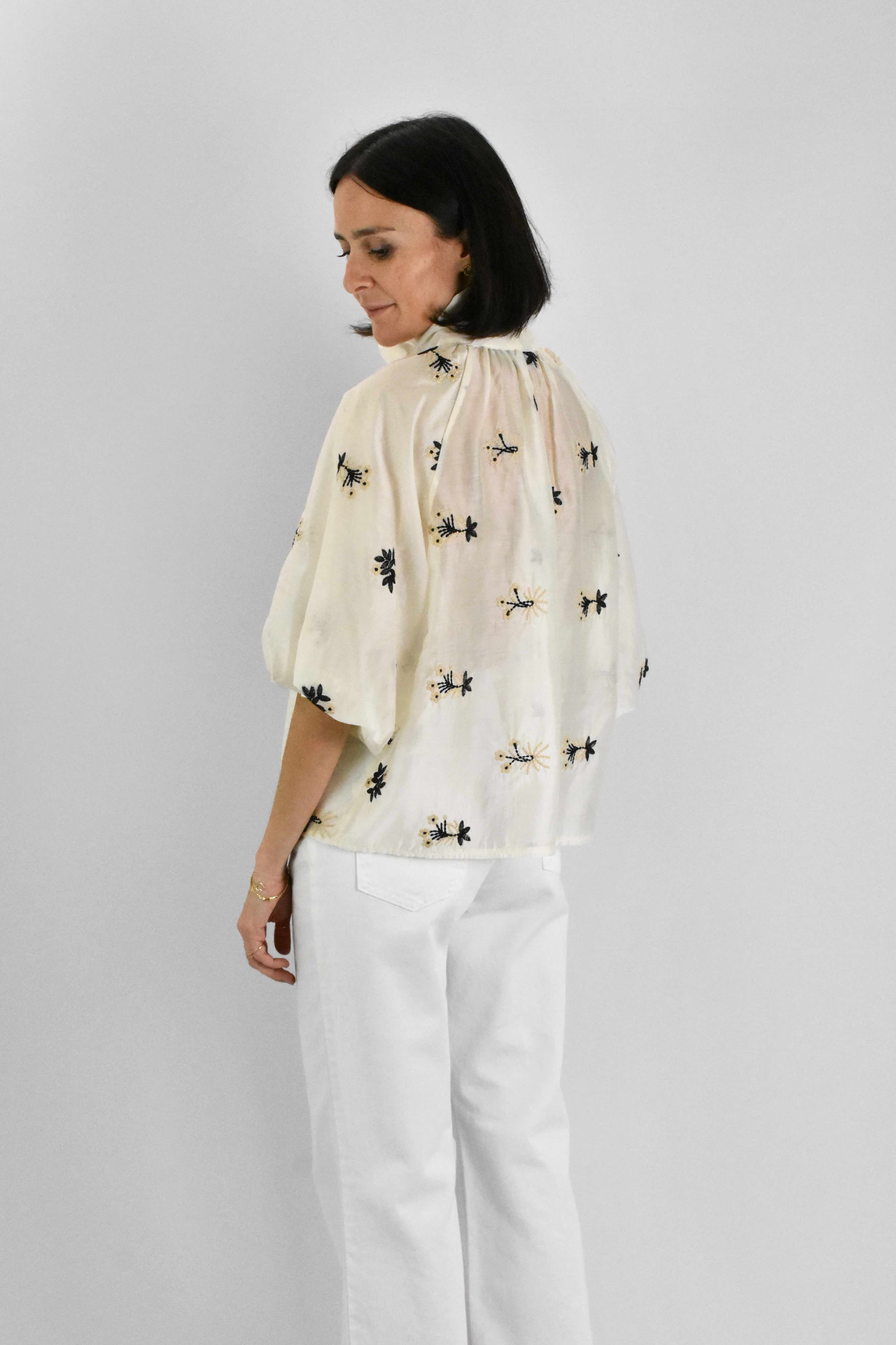 Blusa ricamata