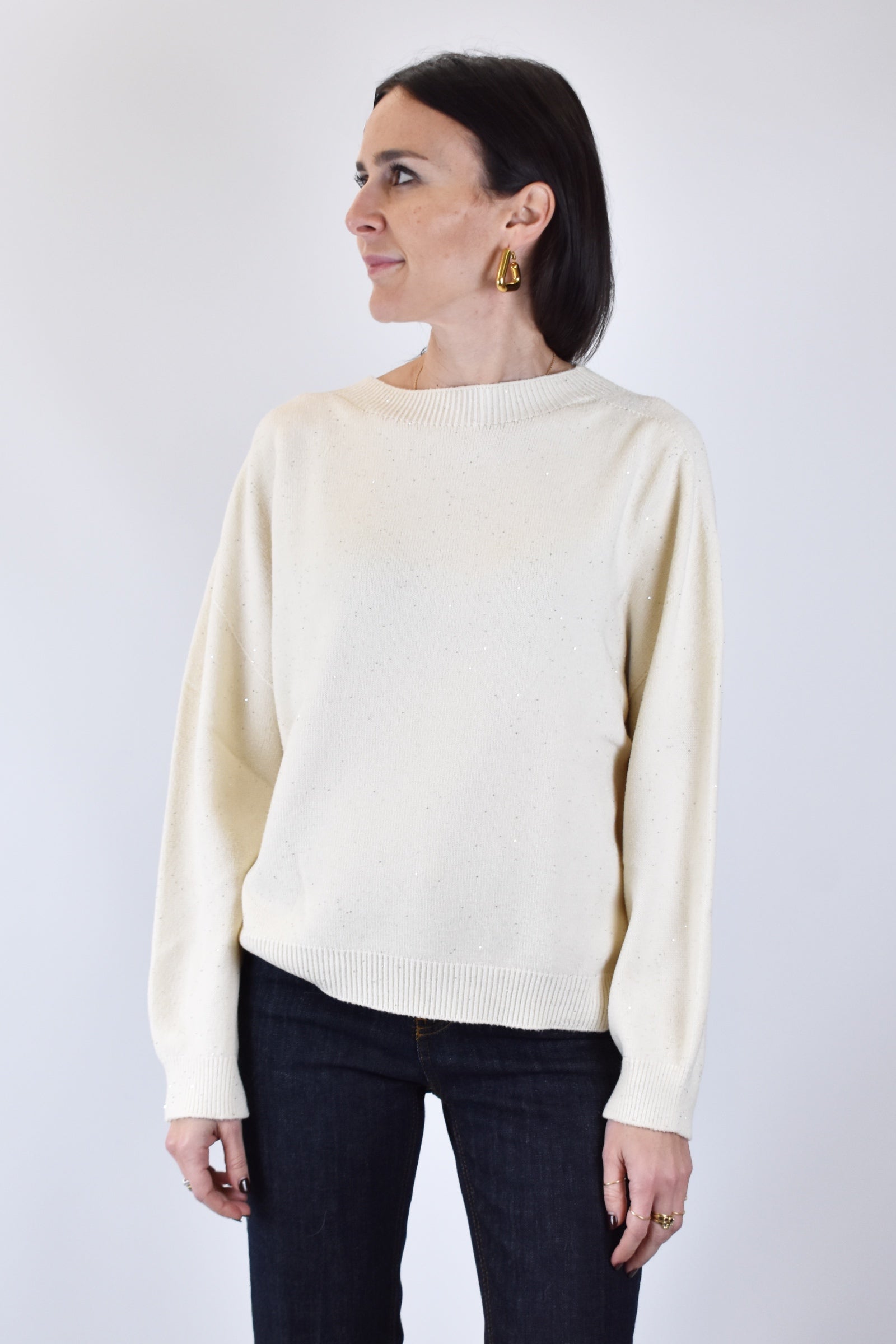 FOTO INDOSSATA FRONTALE DI MAGLIA IN MICRO PAILLETTES PANNA, HAVEONE, MODELLO MNC-P060