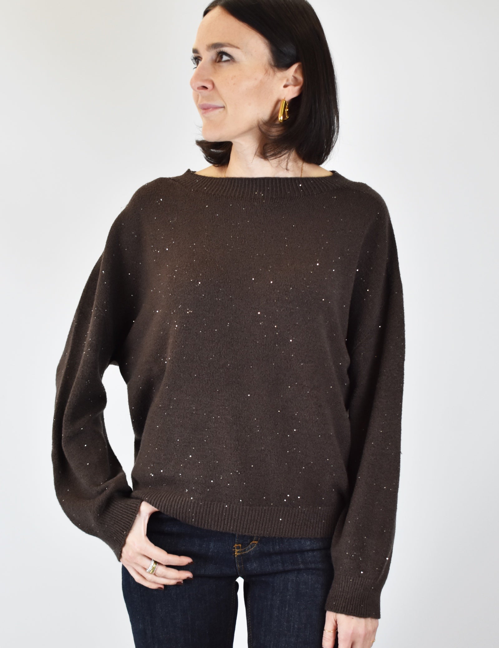 FOTO INDOSSATA FRONTALE DI MAGLIA IN MICRO PAILLETTES MORO, HAVEONE, MODELLO MNC-P060