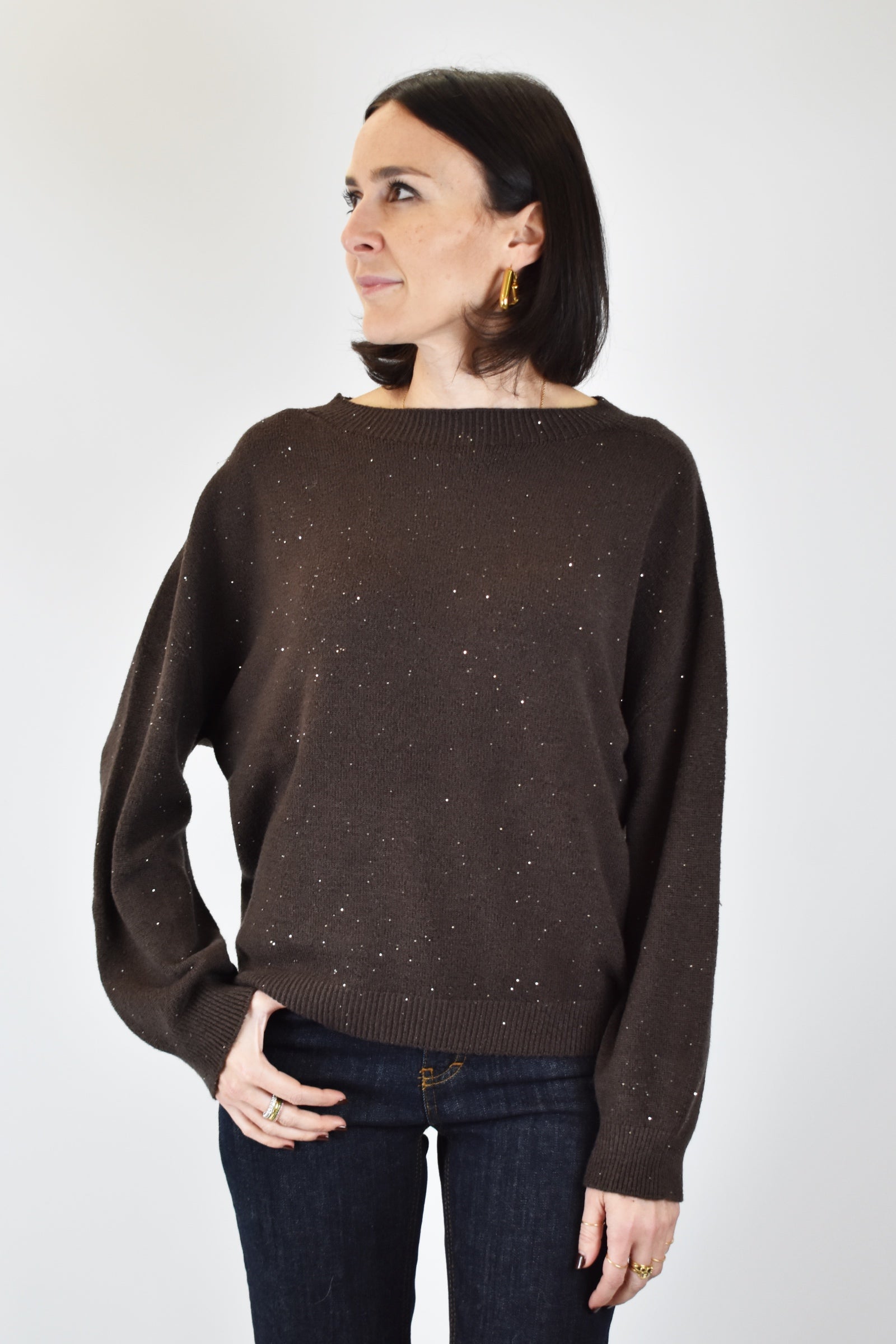 FOTO INDOSSATA FRONTALE DI MAGLIA IN MICRO PAILLETTES MORO, HAVEONE, MODELLO MNC-P060