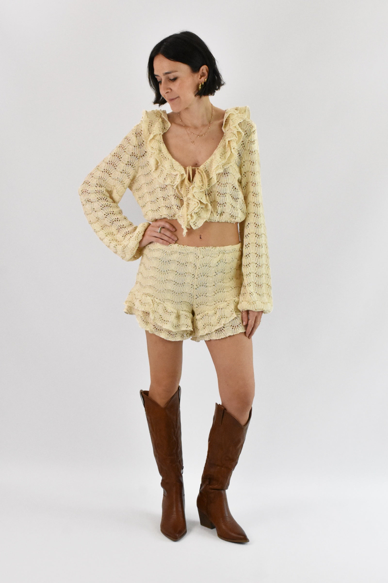 Shorts crochet con balze