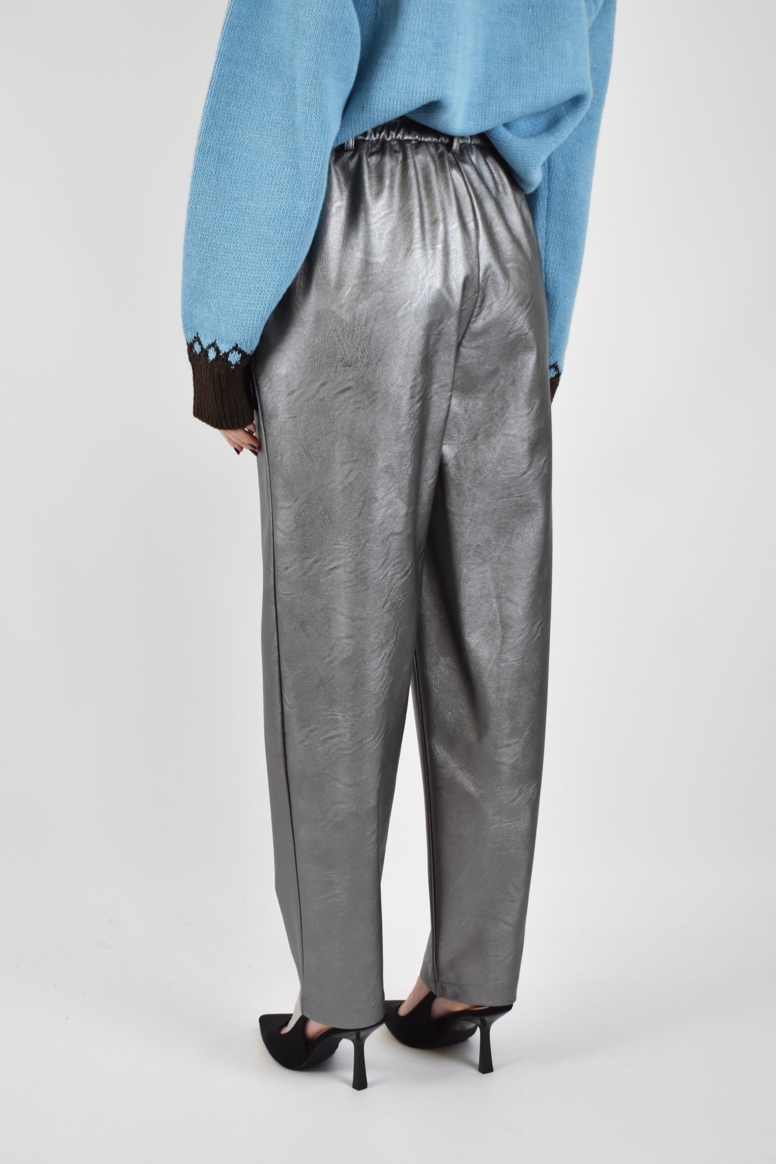 Pantalone carrot laminato