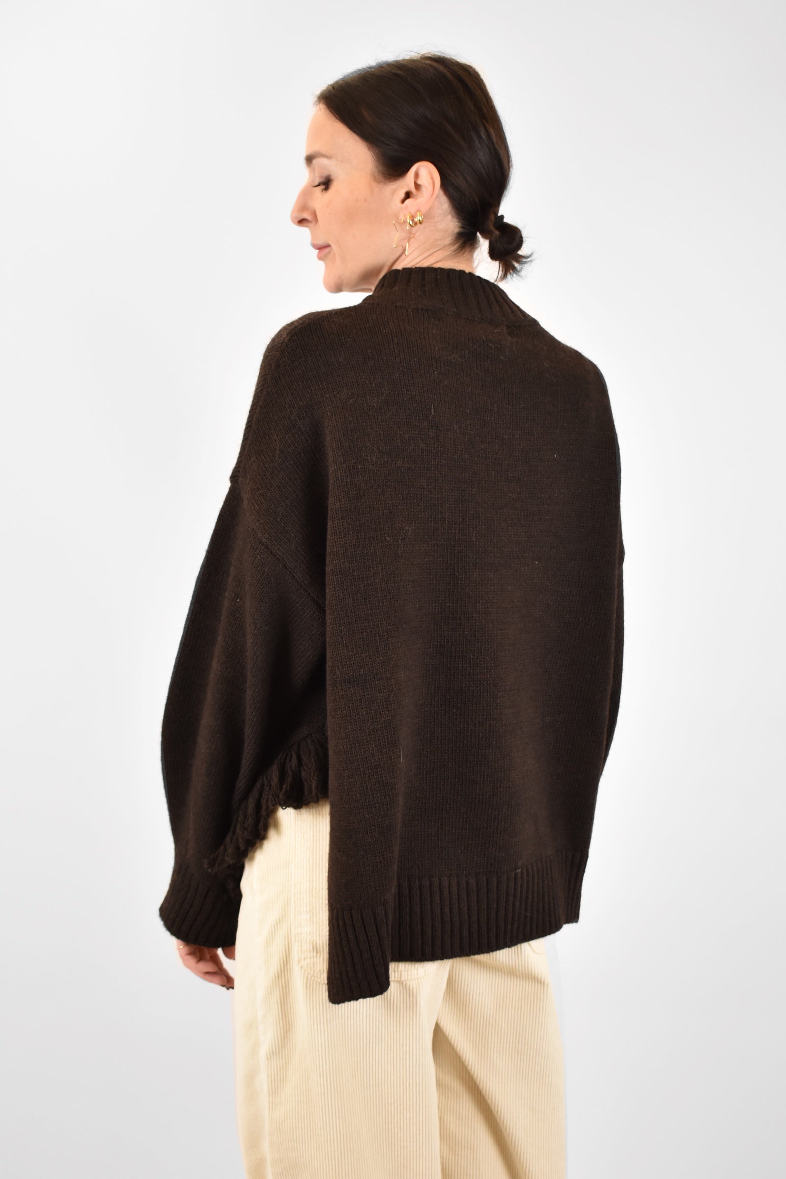 Maglia con spacco e frange laterali, brand HaveOne, articolo MHO-P418, colore moro