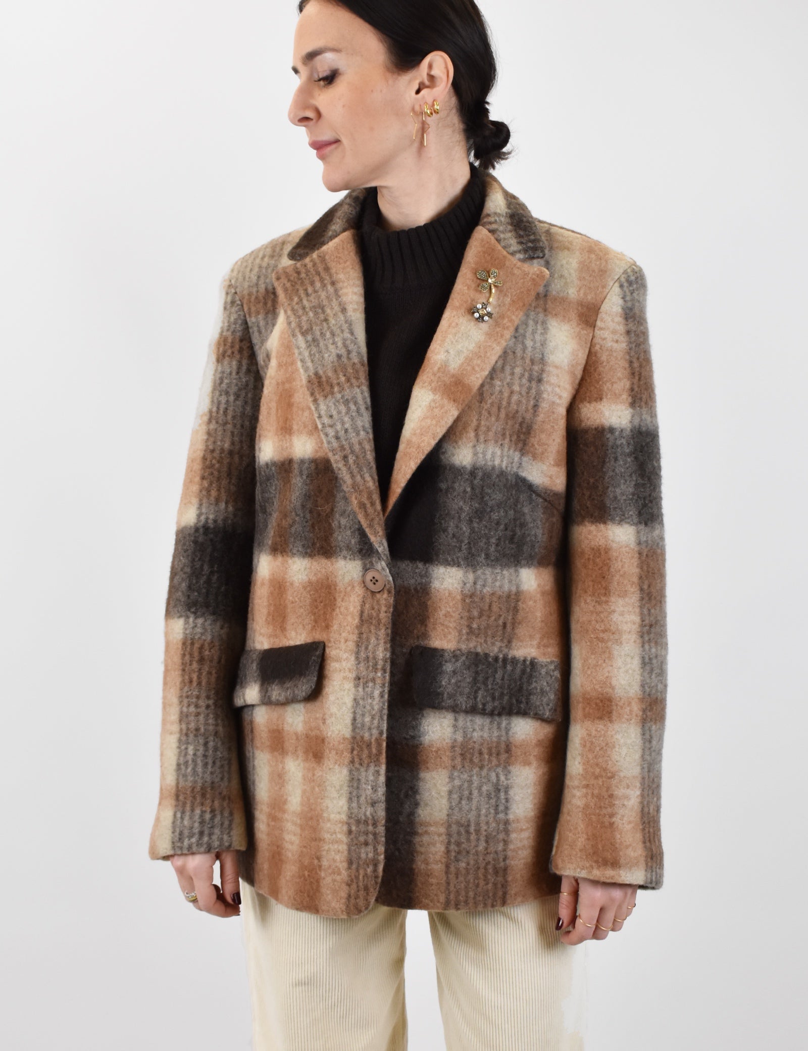 Giacca a quadri con spille
