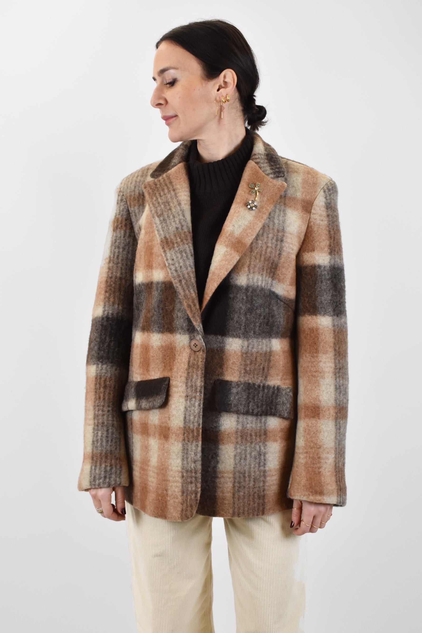 Giacca a quadri con spille