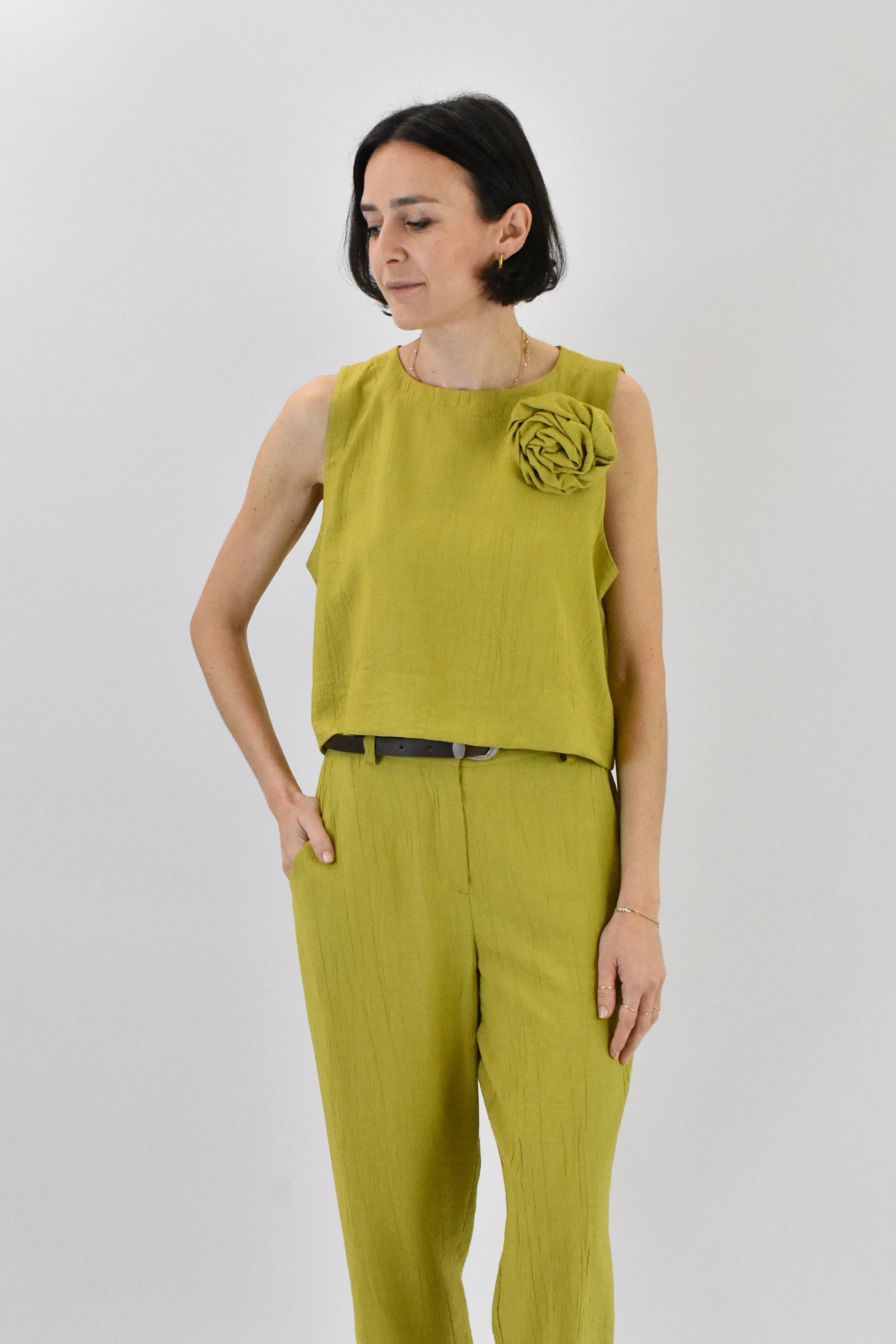 Top con fiore
