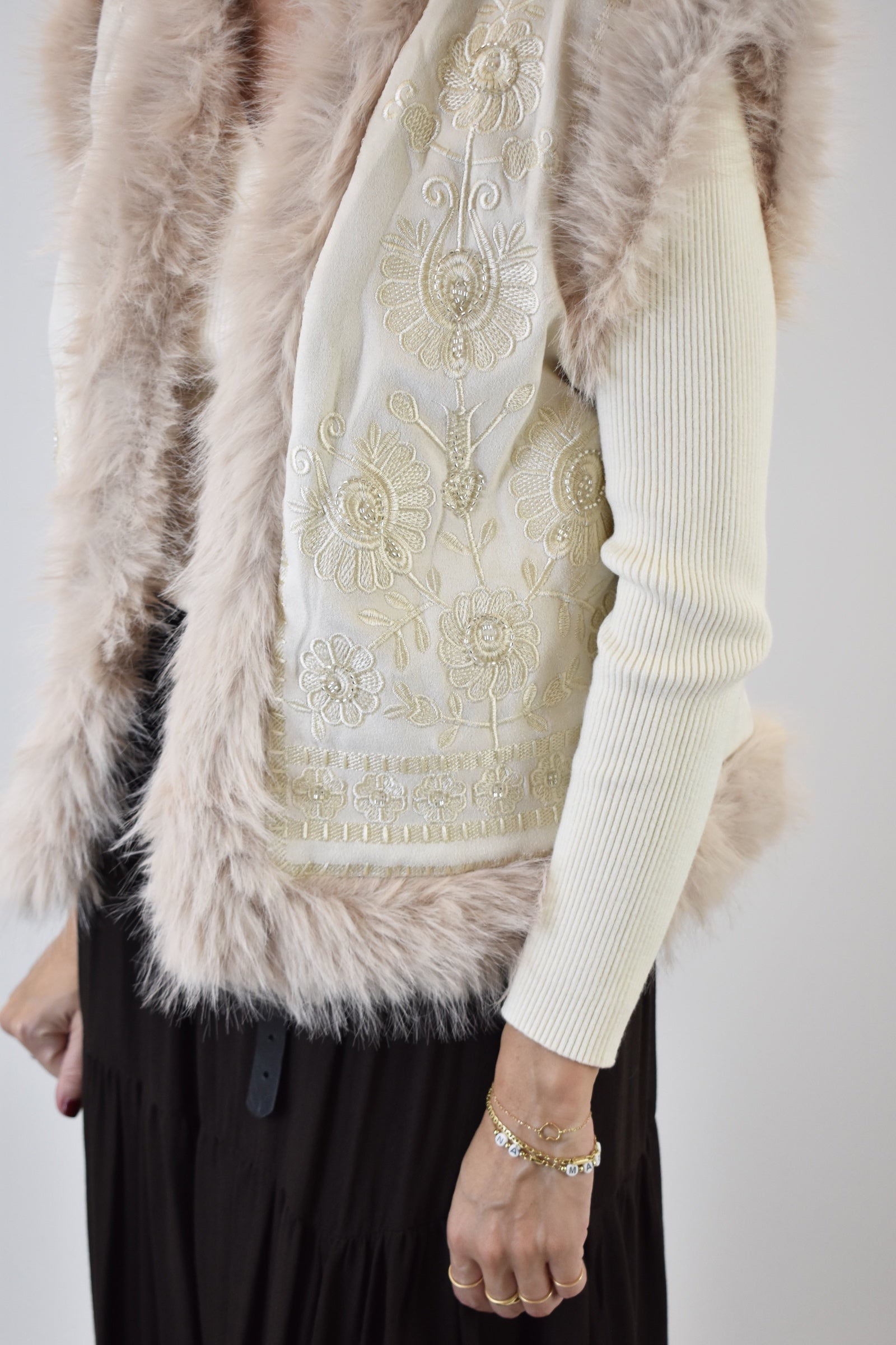 Gilet ricamato ecopelliccia