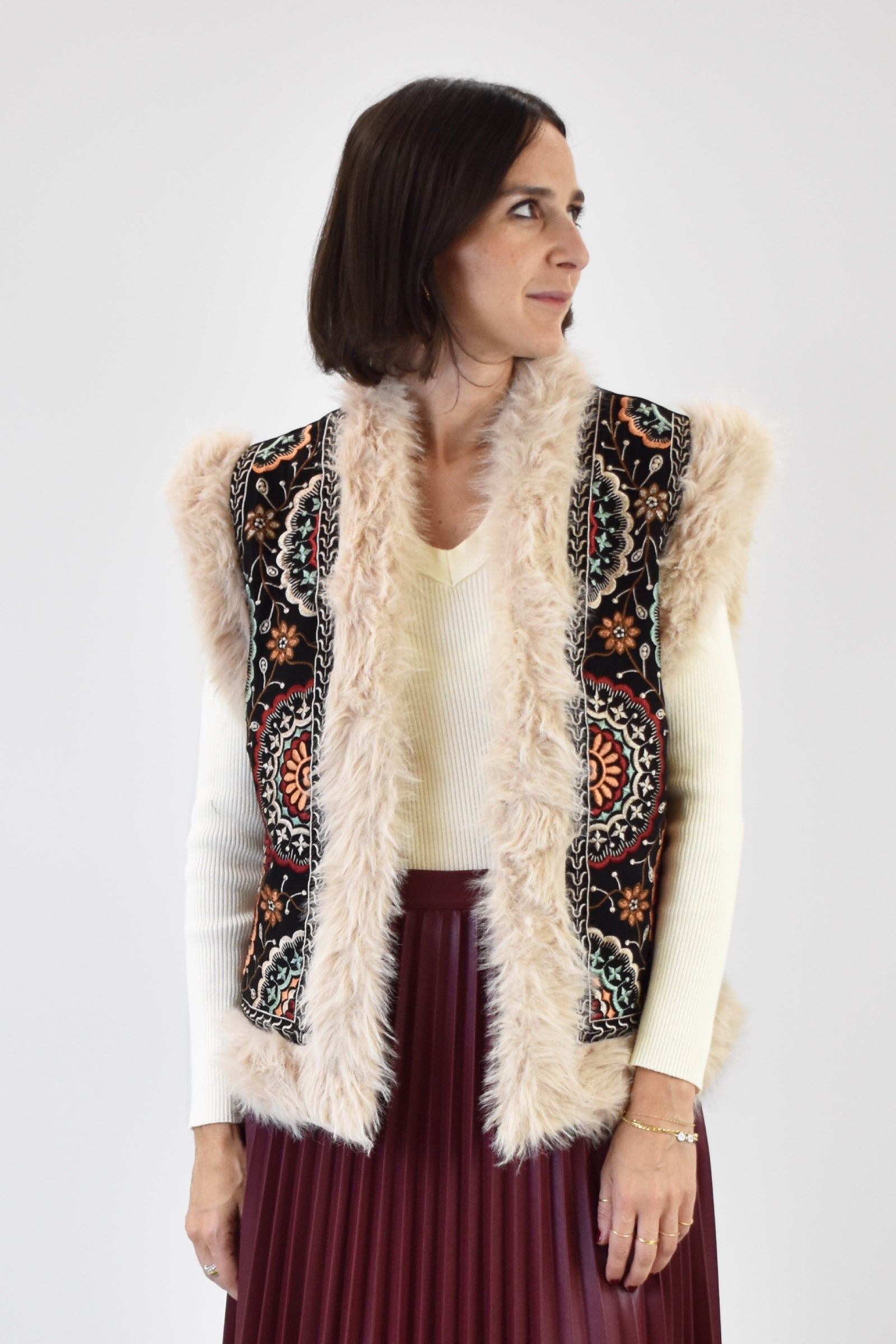 GIlet ricamato ecopelliccia