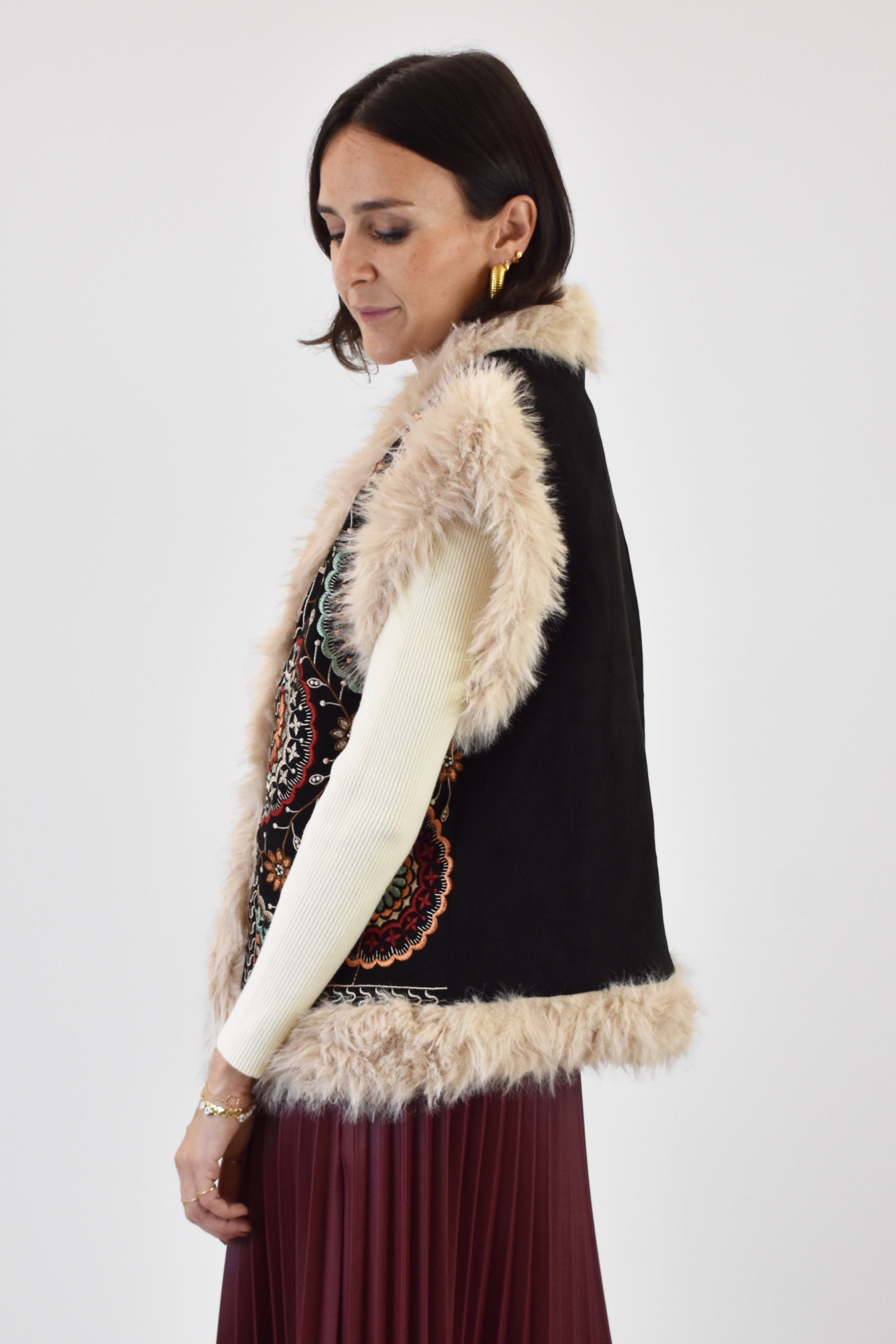 GIlet ricamato ecopelliccia