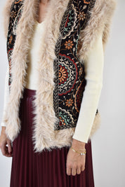 GIlet ricamato ecopelliccia