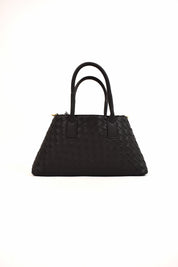 Borsa da donna modello ZOE. Realizzata in pelle intrecciata, dotata di beauty interno removibile, made in Italy, articolo 6037