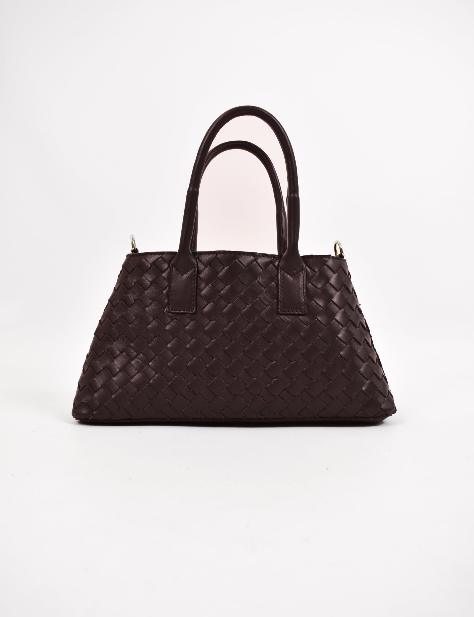 Borsa da donna modello ZOE. Realizzata in pelle intrecciata, dotata di beauty interno removibile, made in Italy, articolo 6037