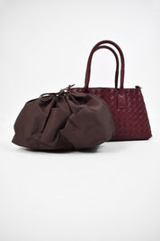 Borsa da donna modello ZOE. Realizzata in pelle intrecciata, dotata di beauty interno removibile, made in Italy, articolo 6037